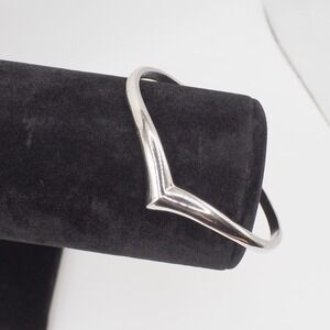 Avon Avant Chevron Cuff Bracelet Wishbone Polished Silver Tone Minimalist Vtg